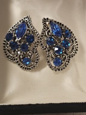Vintage Blue Crystal Filigree Clip-On Earrings